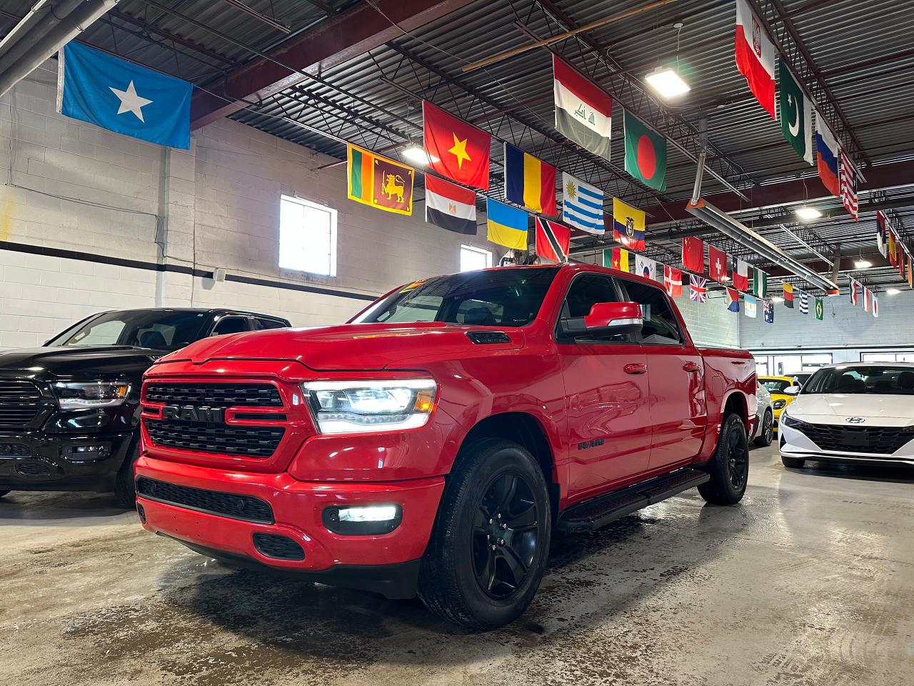 2022 RAM 1500 SPORT | CREW CAB | NO ACCIDENT | 12" TOUCH SCREEN - Photo #2