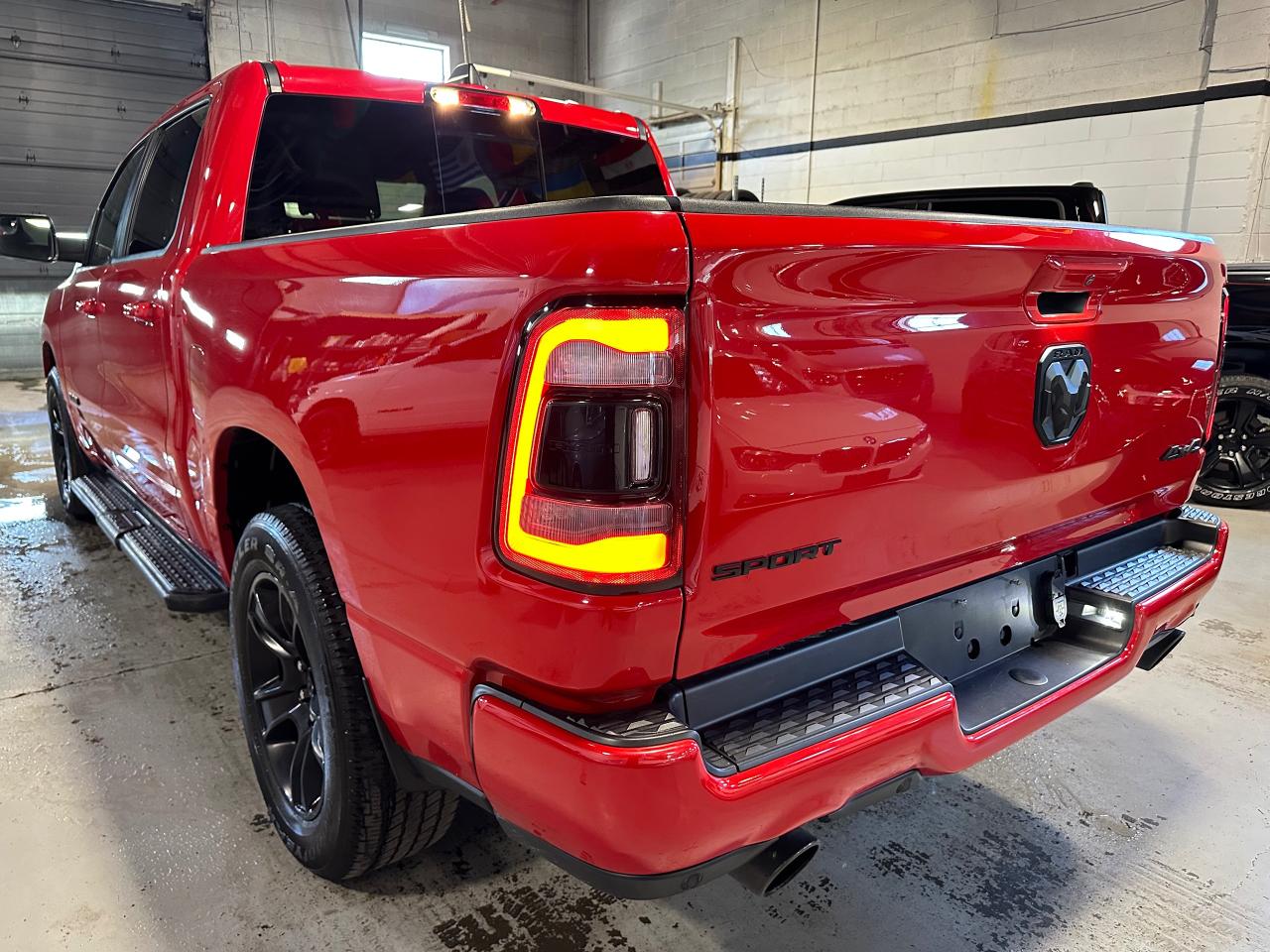 2022 RAM 1500 SPORT | CREW CAB | NO ACCIDENT | 12" TOUCH SCREEN - Photo #17
