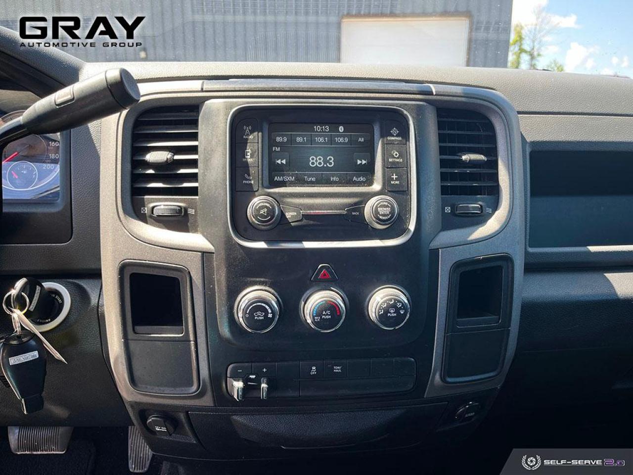 2016 RAM 1500 CREW/5.7L V8/RWD - Photo #12