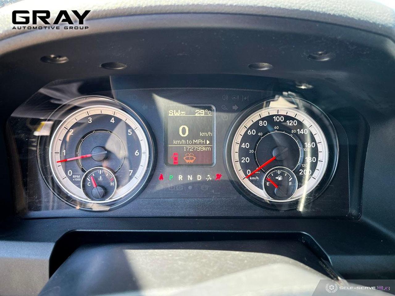 2016 RAM 1500 CREW/5.7L V8/RWD - Photo #11