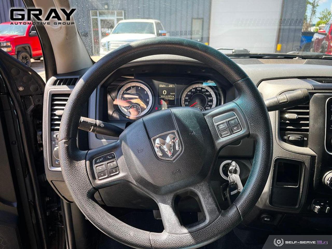 2016 RAM 1500 CREW/5.7L V8/RWD - Photo #10