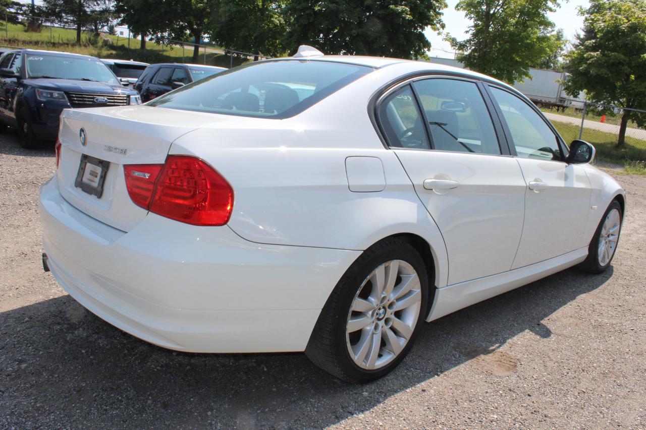 2011 BMW 3 Series  Photo2