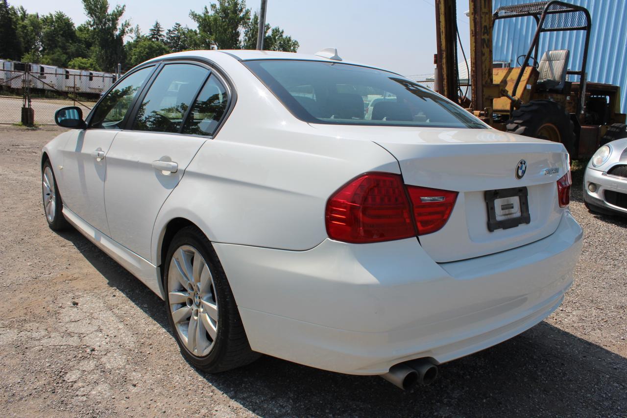 2011 BMW 3 Series  Photo3