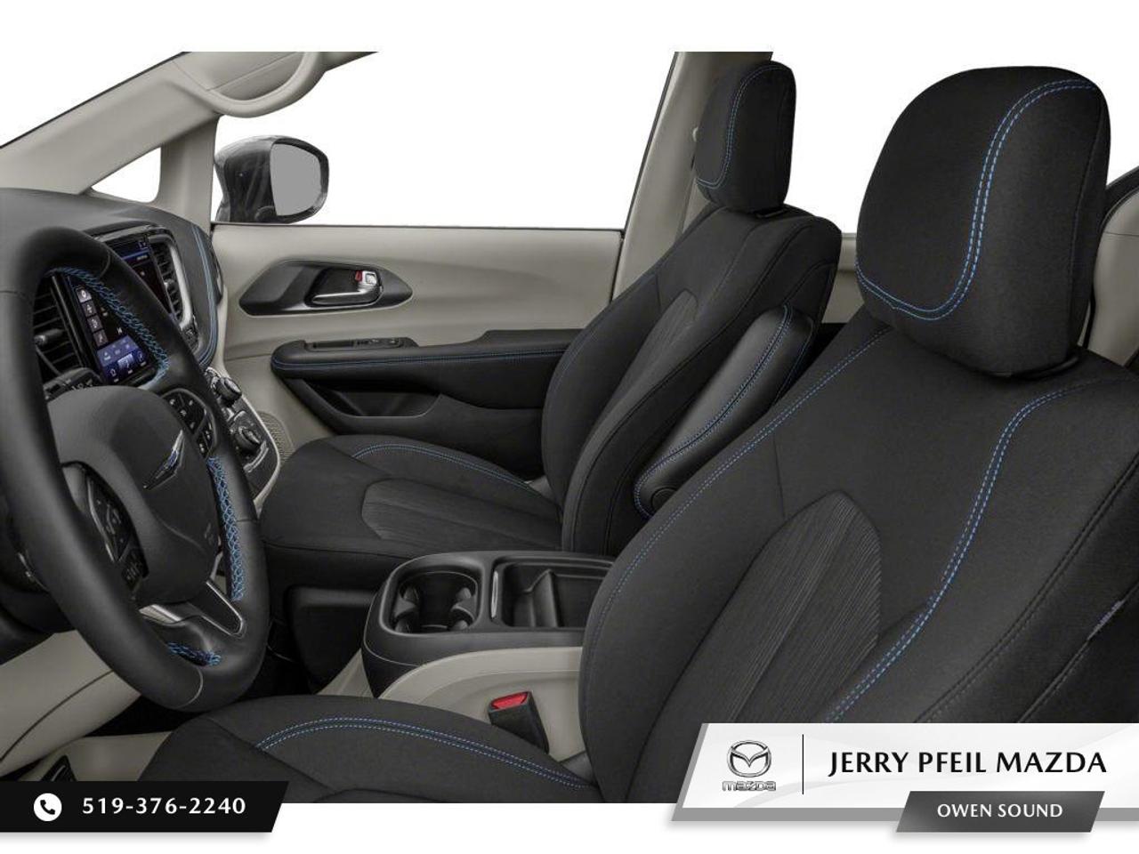 2022 Chrysler Pacifica Limited AWD Photo3