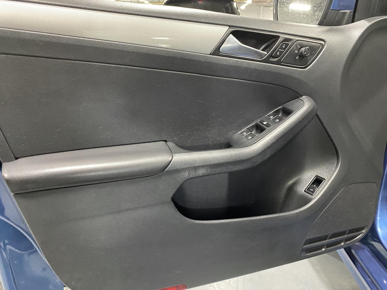 2016 Volkswagen Jetta 4dr 1.4 TSI Auto Trendline - Photo #11