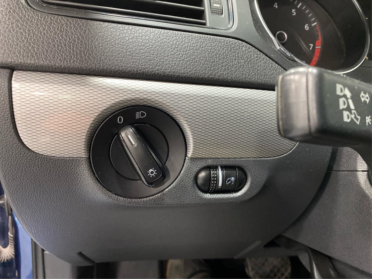 2016 Volkswagen Jetta 4dr 1.4 TSI Auto Trendline Photo