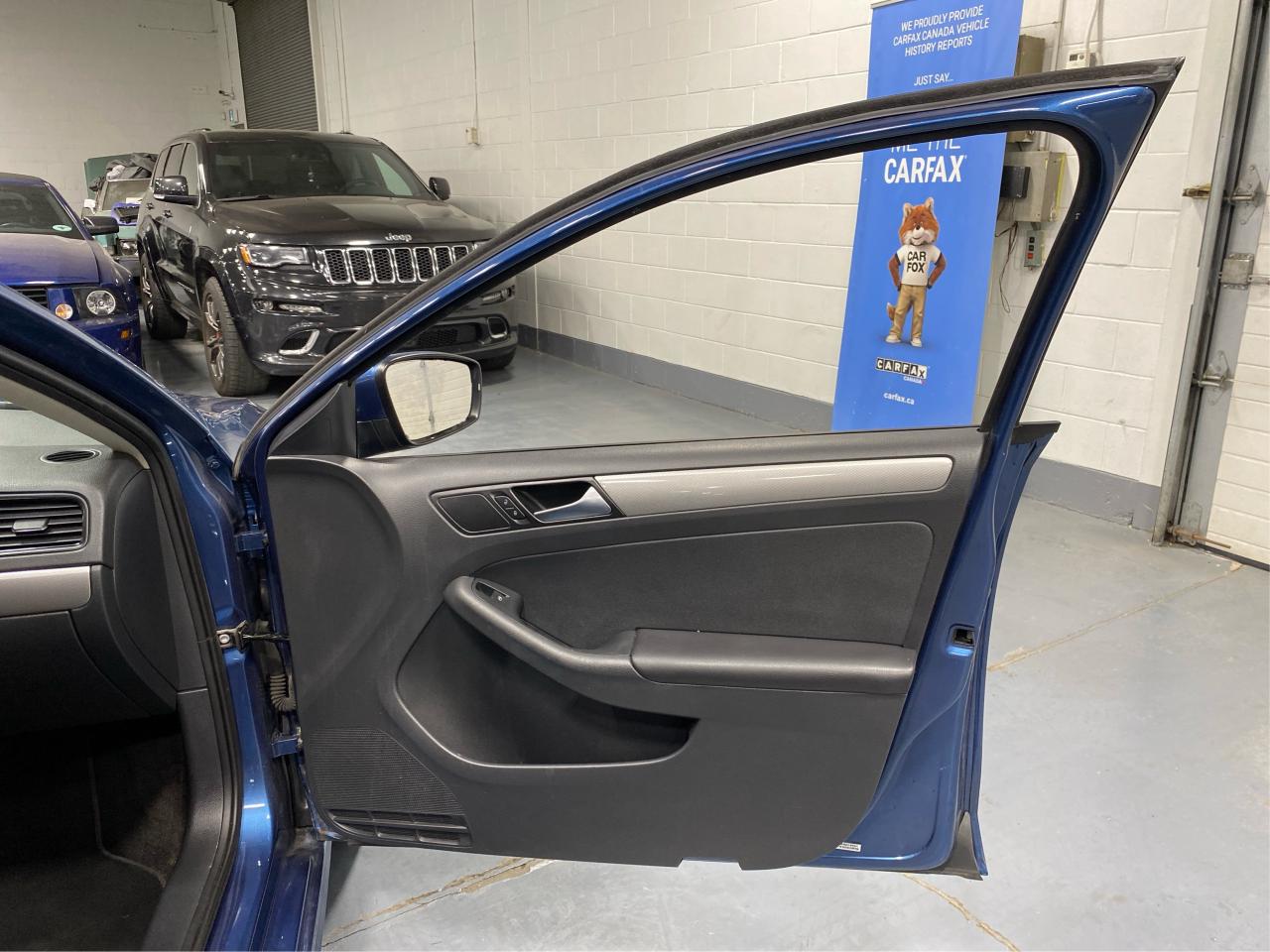 2016 Volkswagen Jetta 4dr 1.4 TSI Auto Trendline Photo