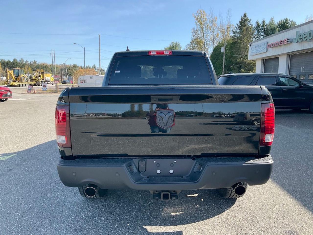 2024 RAM 1500 Classic WARLOCK Photo4