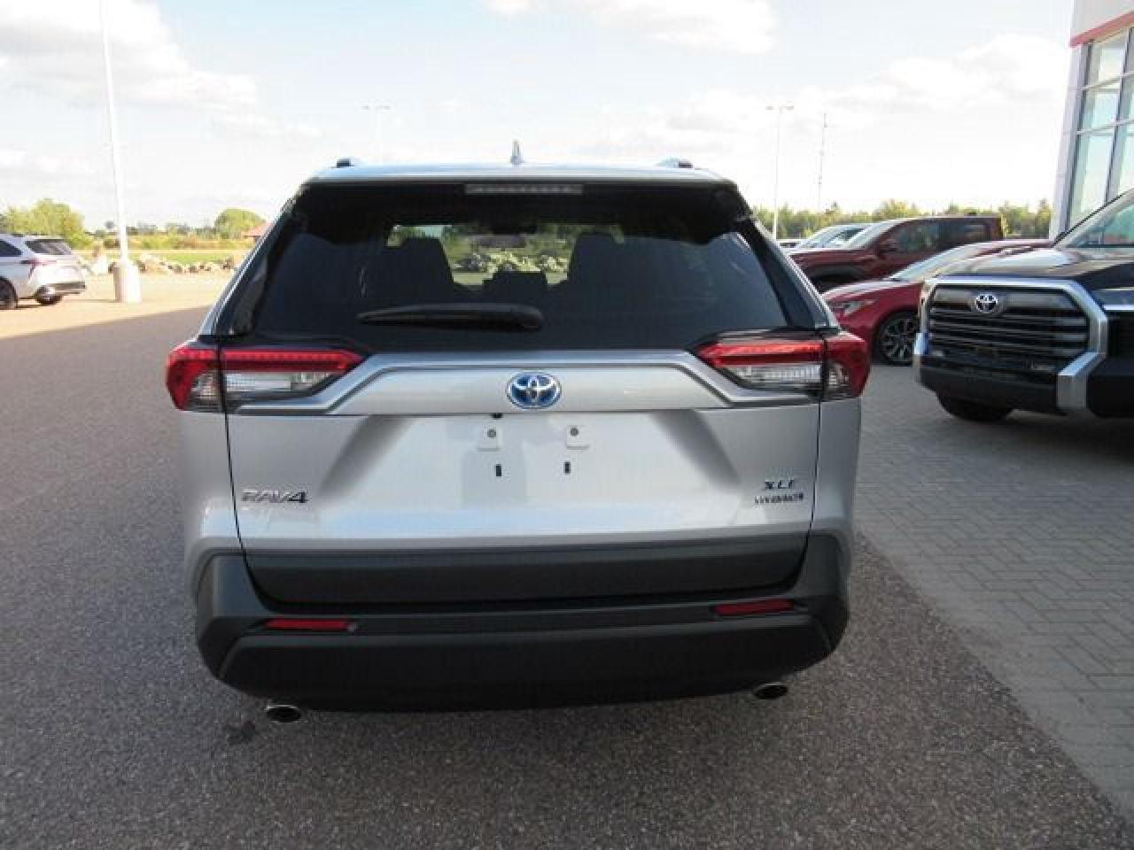 2020 Toyota RAV4 Hybrid XLE - Photo #4