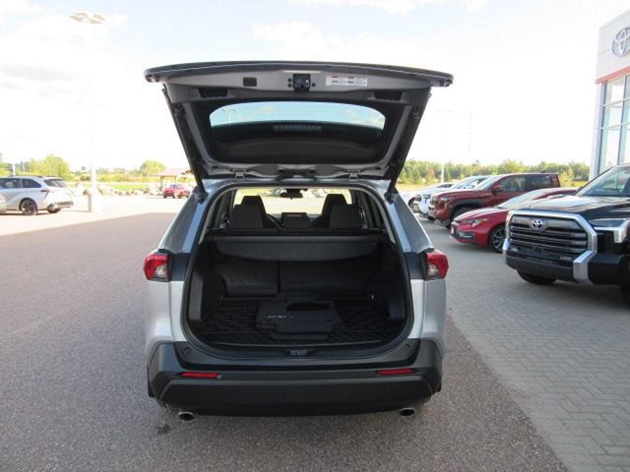 2020 Toyota RAV4 Hybrid XLE - Photo #5