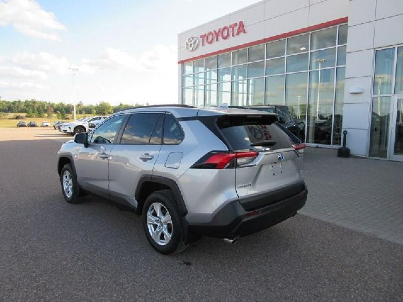 2020 Toyota RAV4 Hybrid XLE - Photo #3