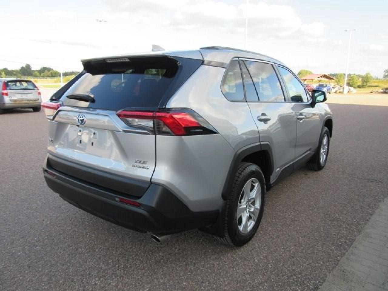 2020 Toyota RAV4 Hybrid XLE - Photo #6