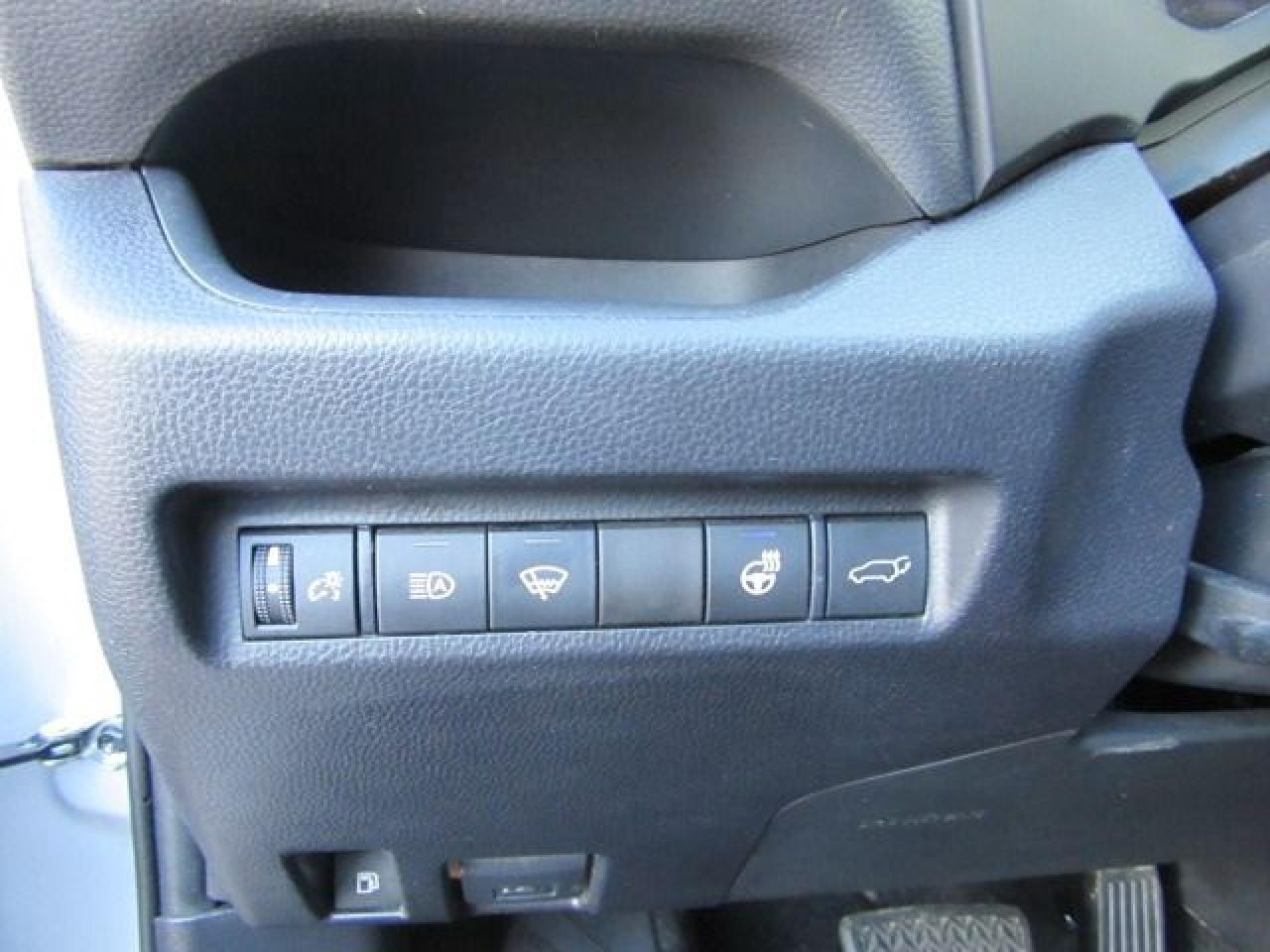 2020 Toyota RAV4 Hybrid XLE - Photo #13