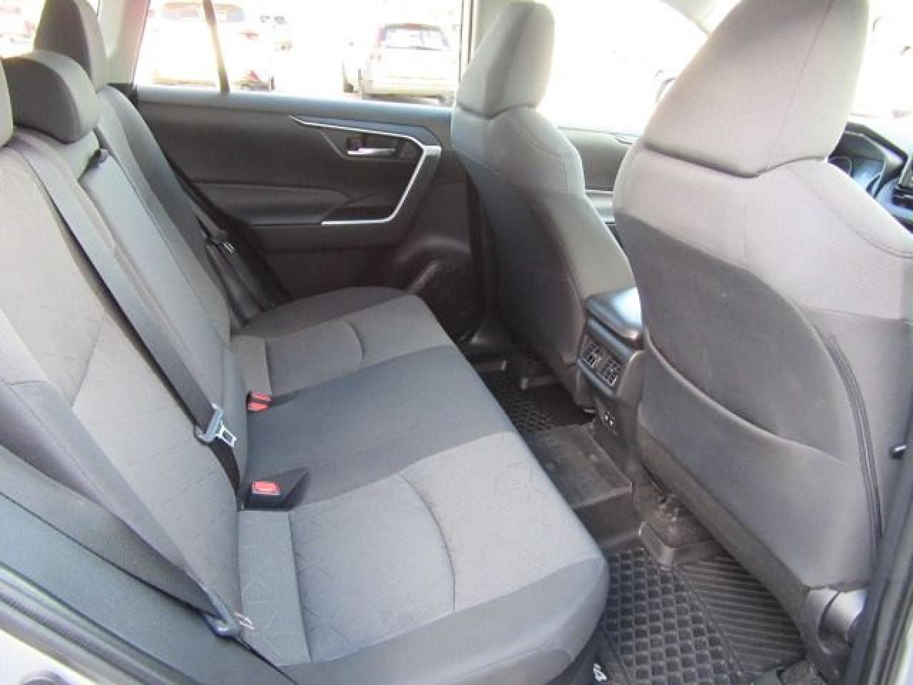 2020 Toyota RAV4 Hybrid XLE - Photo #22