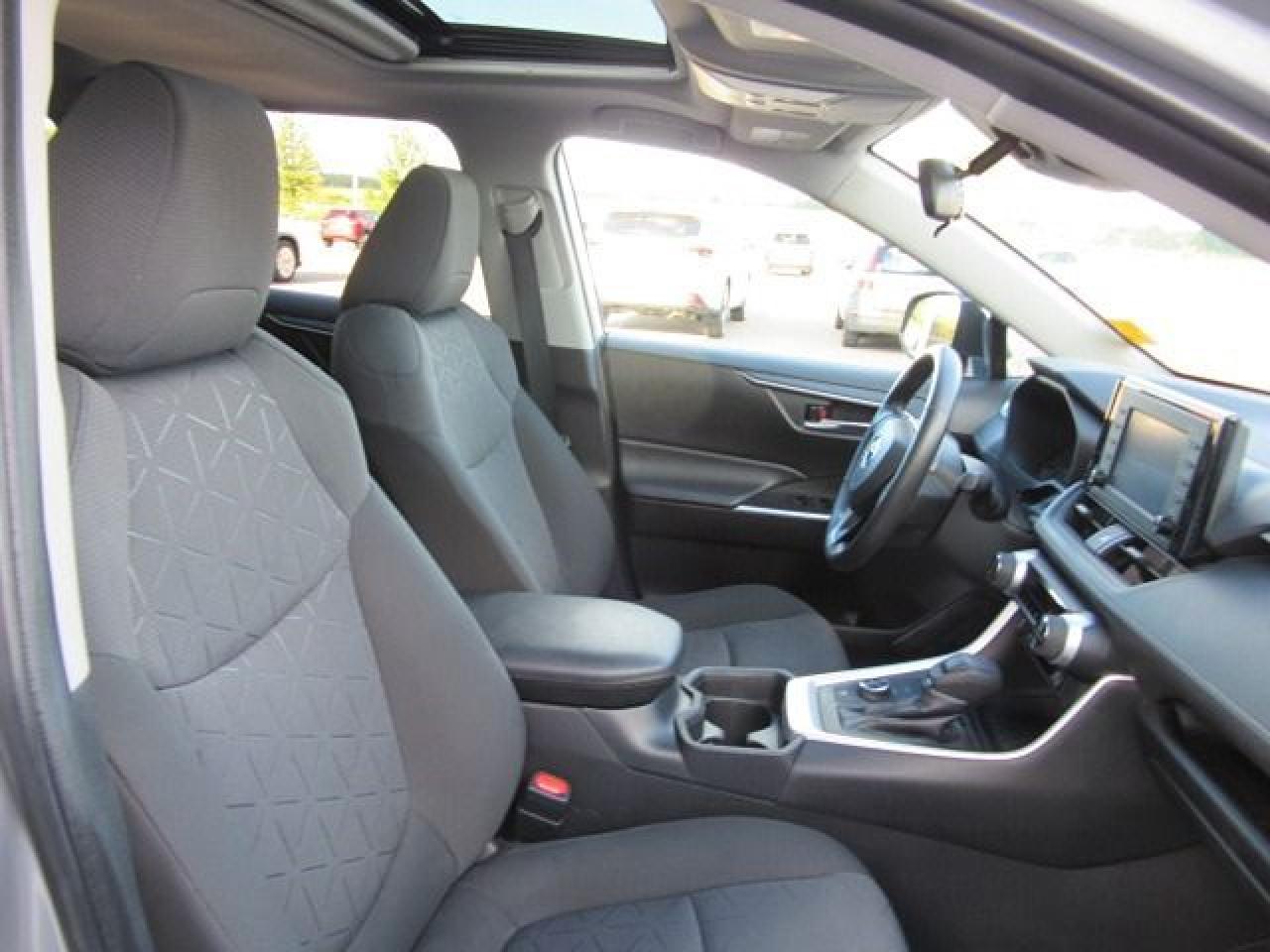 2020 Toyota RAV4 Hybrid XLE - Photo #24