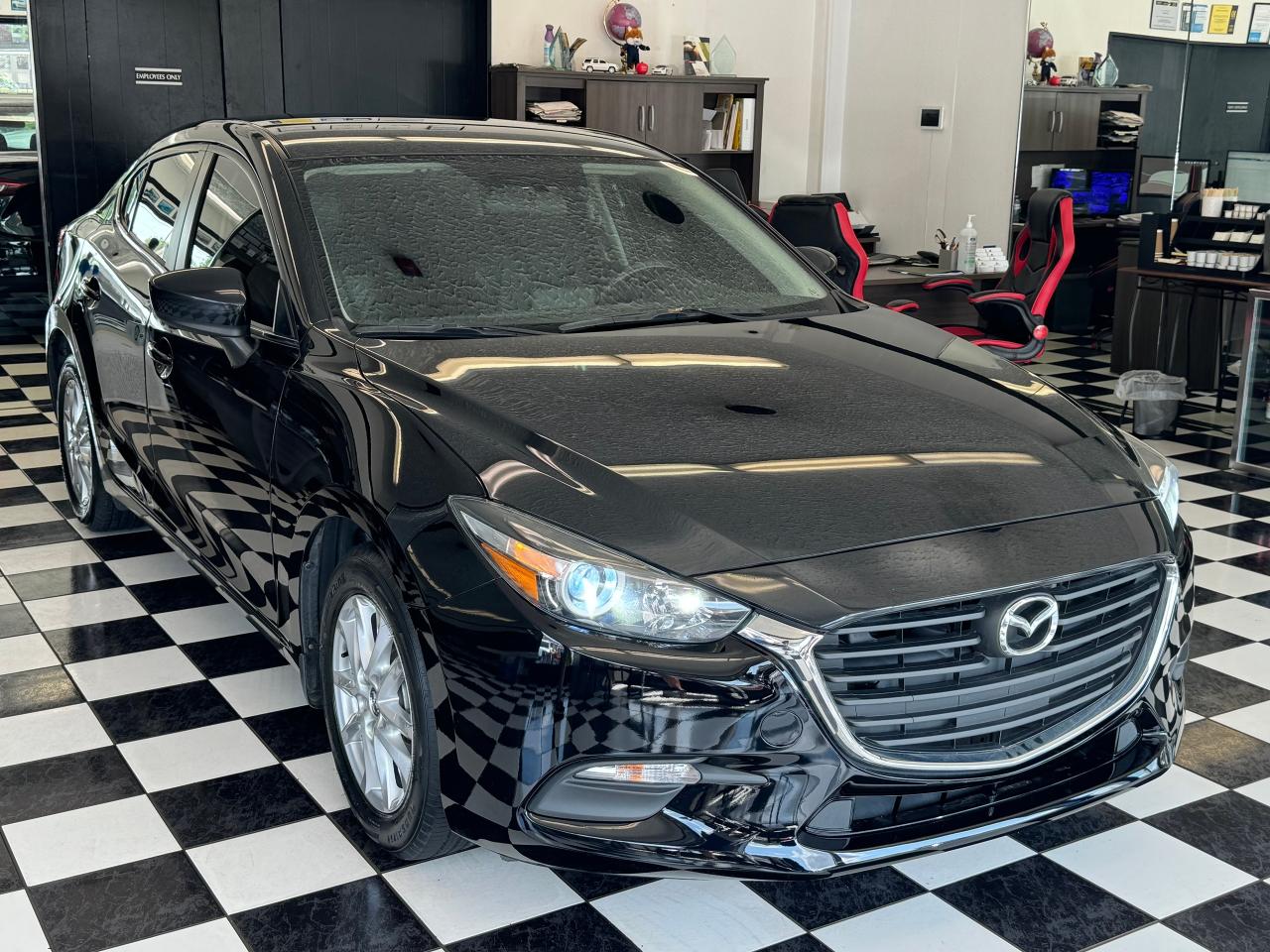 2017 Mazda MAZDA3 SE+New Tires+Brakes+Heated Leather+CLEAN CARFAX Photo8