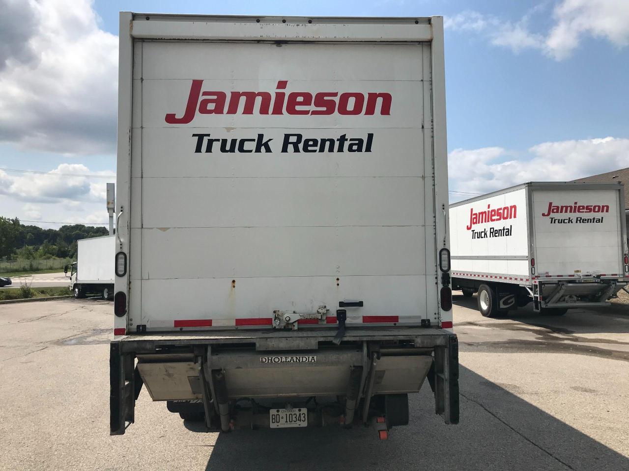 2023 Hino 338 26' van body with lift Photo3