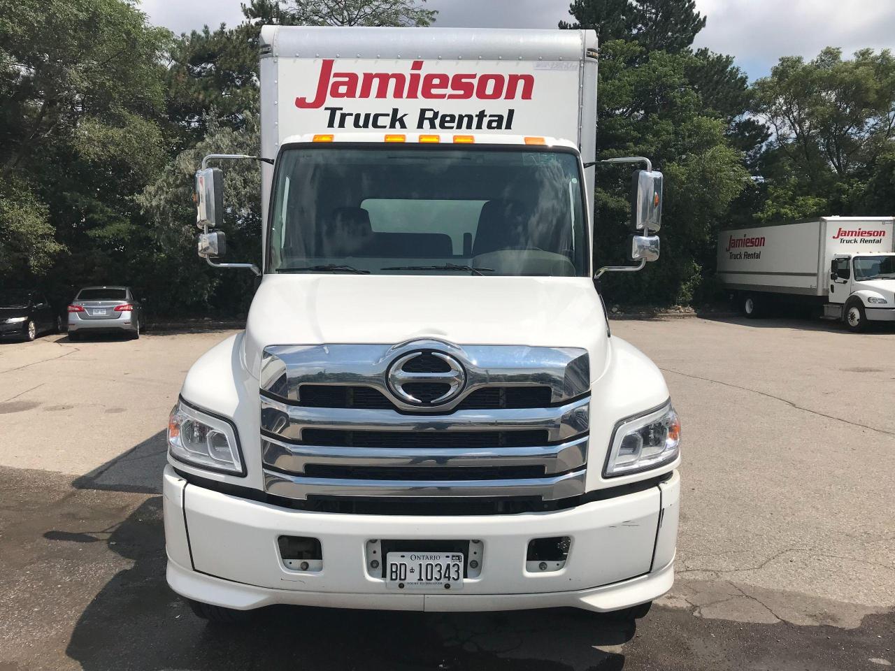 2021 Hino 338 24' van body with lift - Photo #8