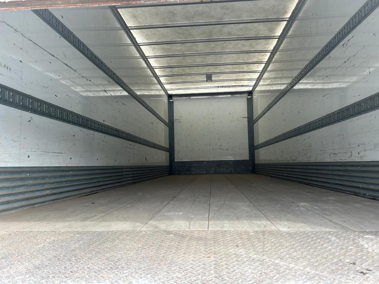 2023 Hino 338 26' van body with lift Photo
