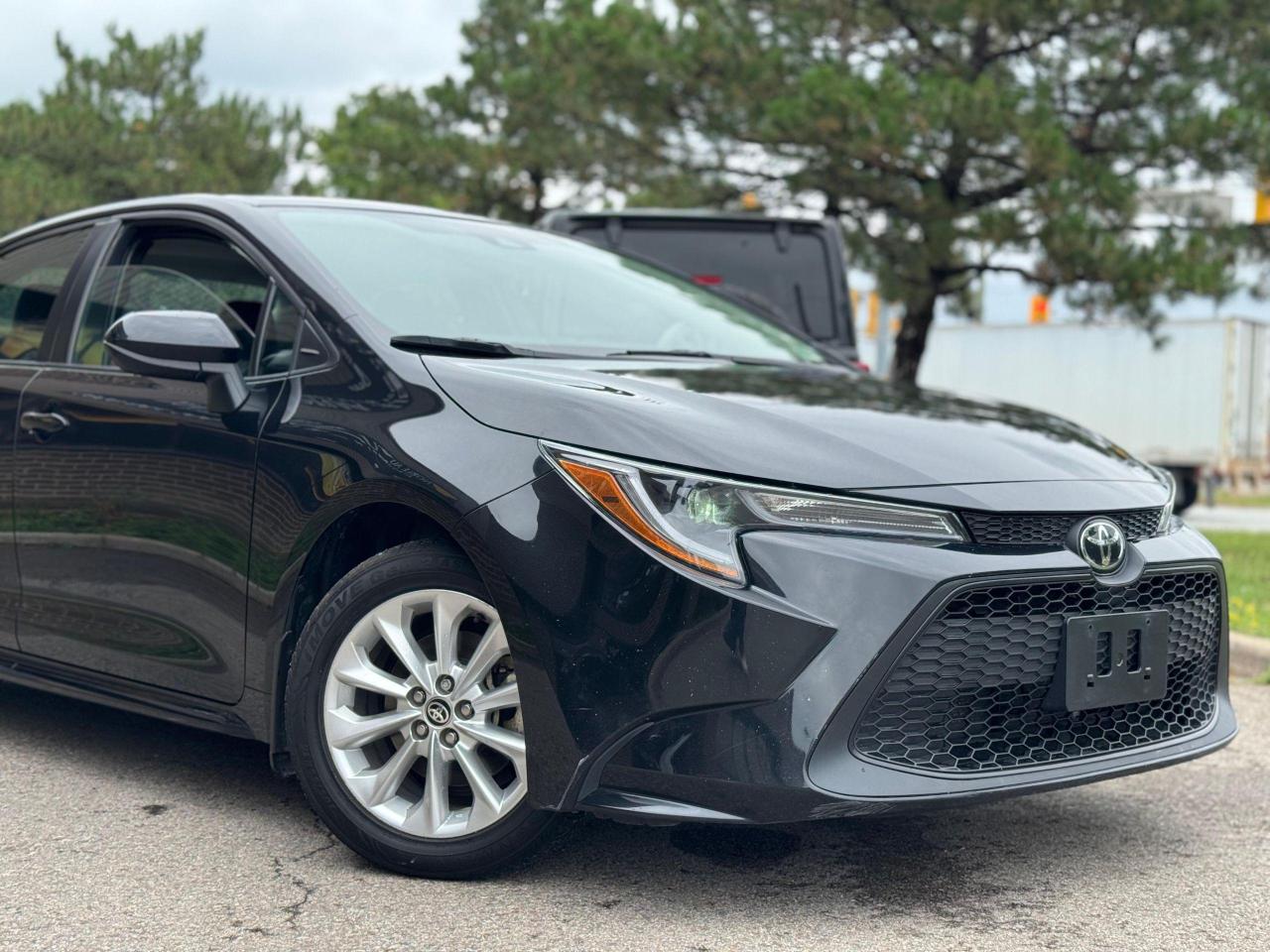 2022 Toyota Corolla LE Photo2