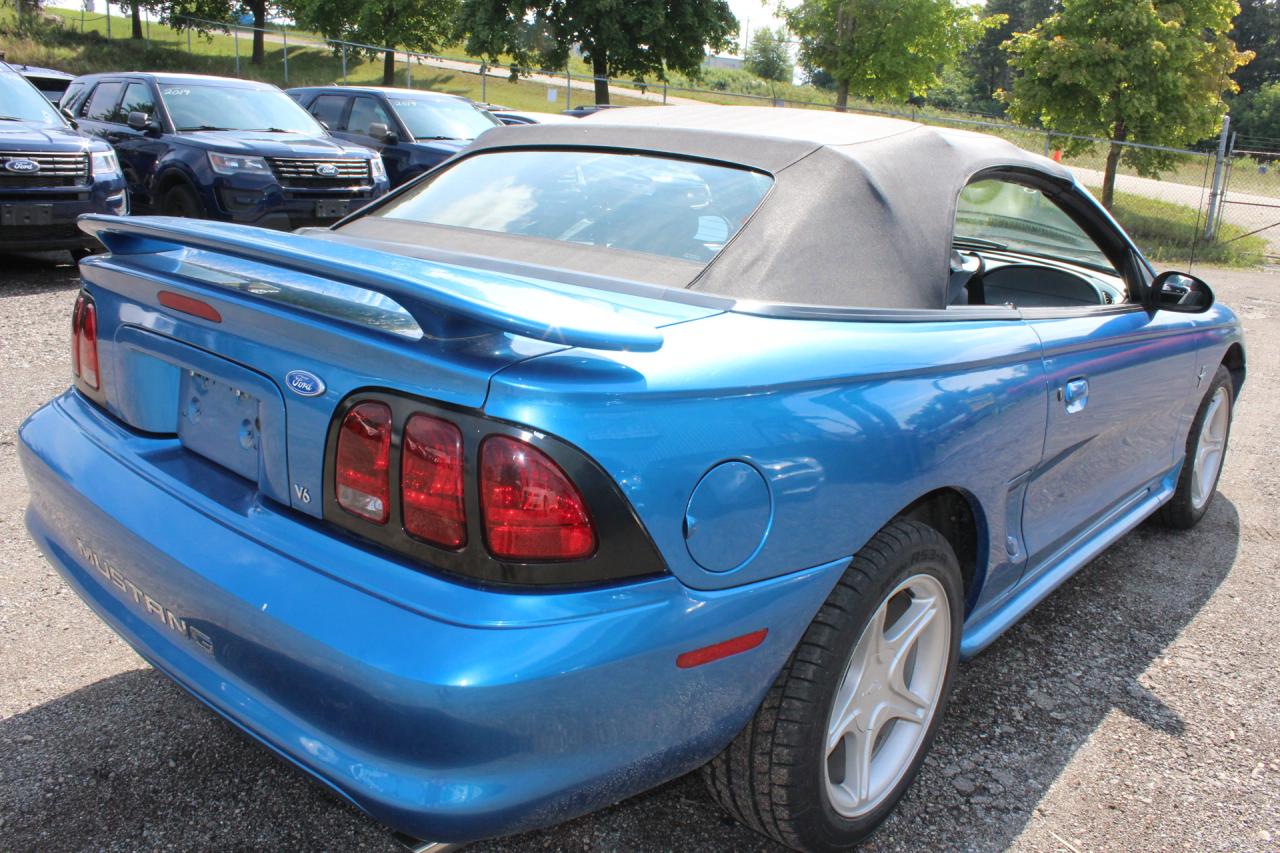 1995 Ford Mustang  Photo