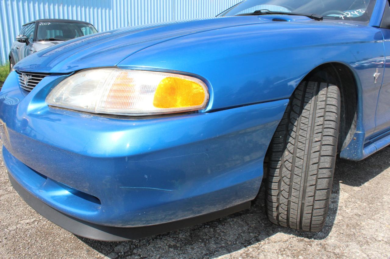 1995 Ford Mustang  Photo