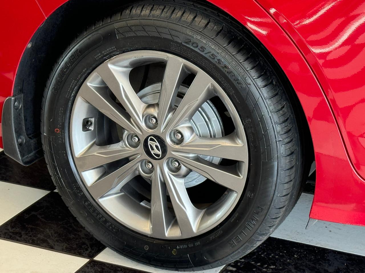 2017 Hyundai Elantra GL+ApplePlay+New Tires+A/C+Camera+Blind Spot Photo51