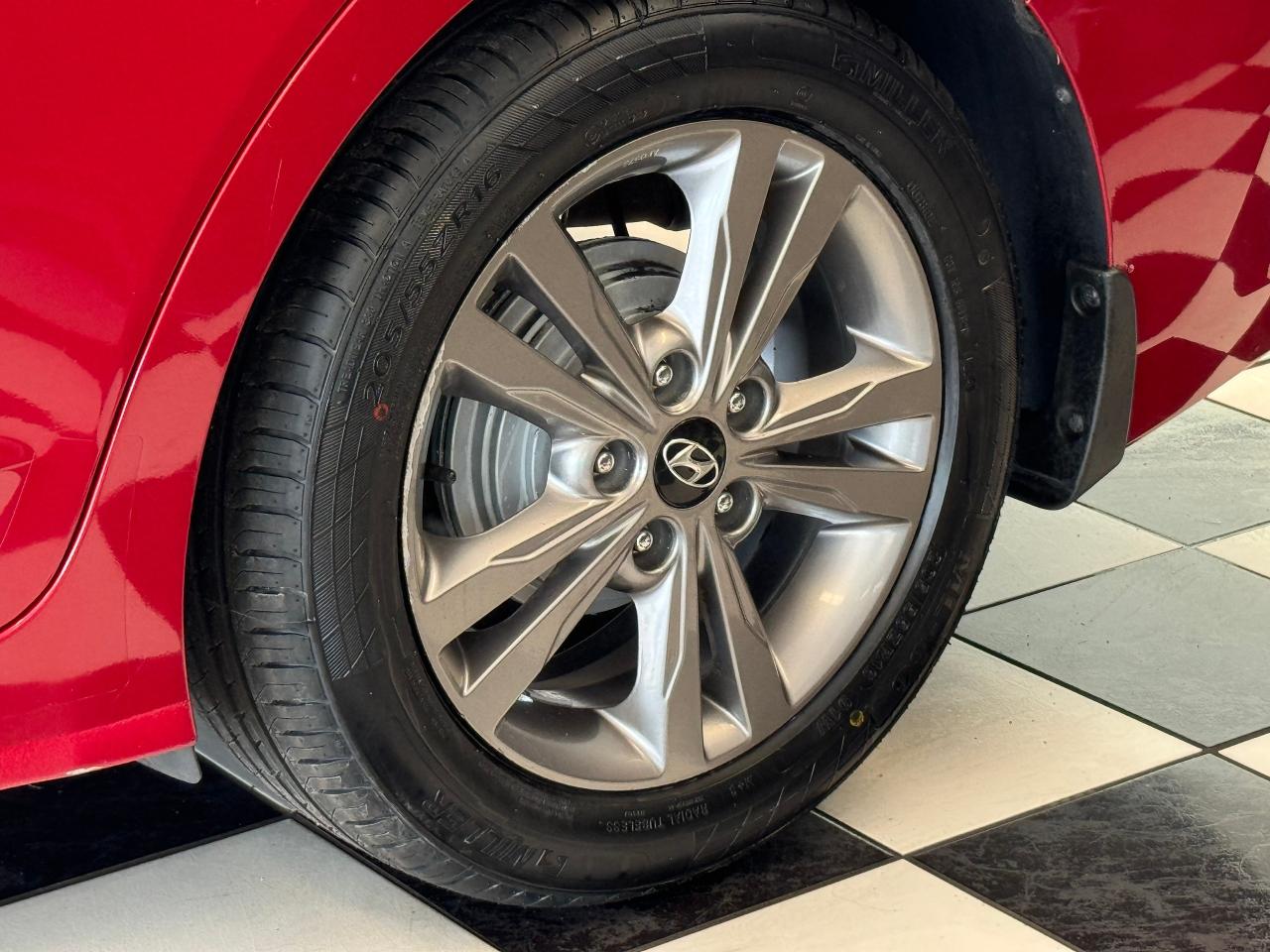 2017 Hyundai Elantra GL+ApplePlay+New Tires+A/C+Camera+Blind Spot Photo52