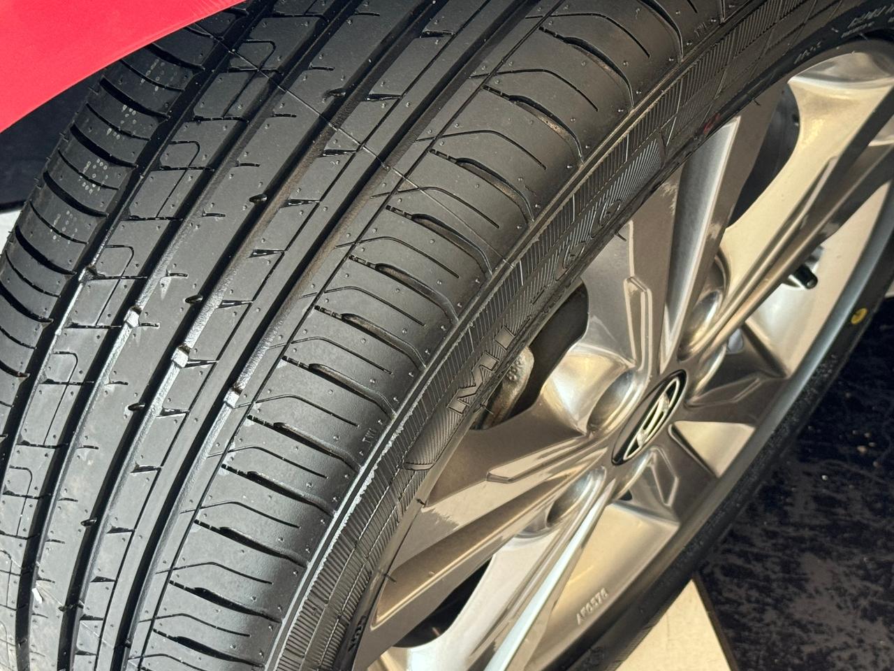 2017 Hyundai Elantra GL+ApplePlay+New Tires+A/C+Camera+Blind Spot - Photo #3