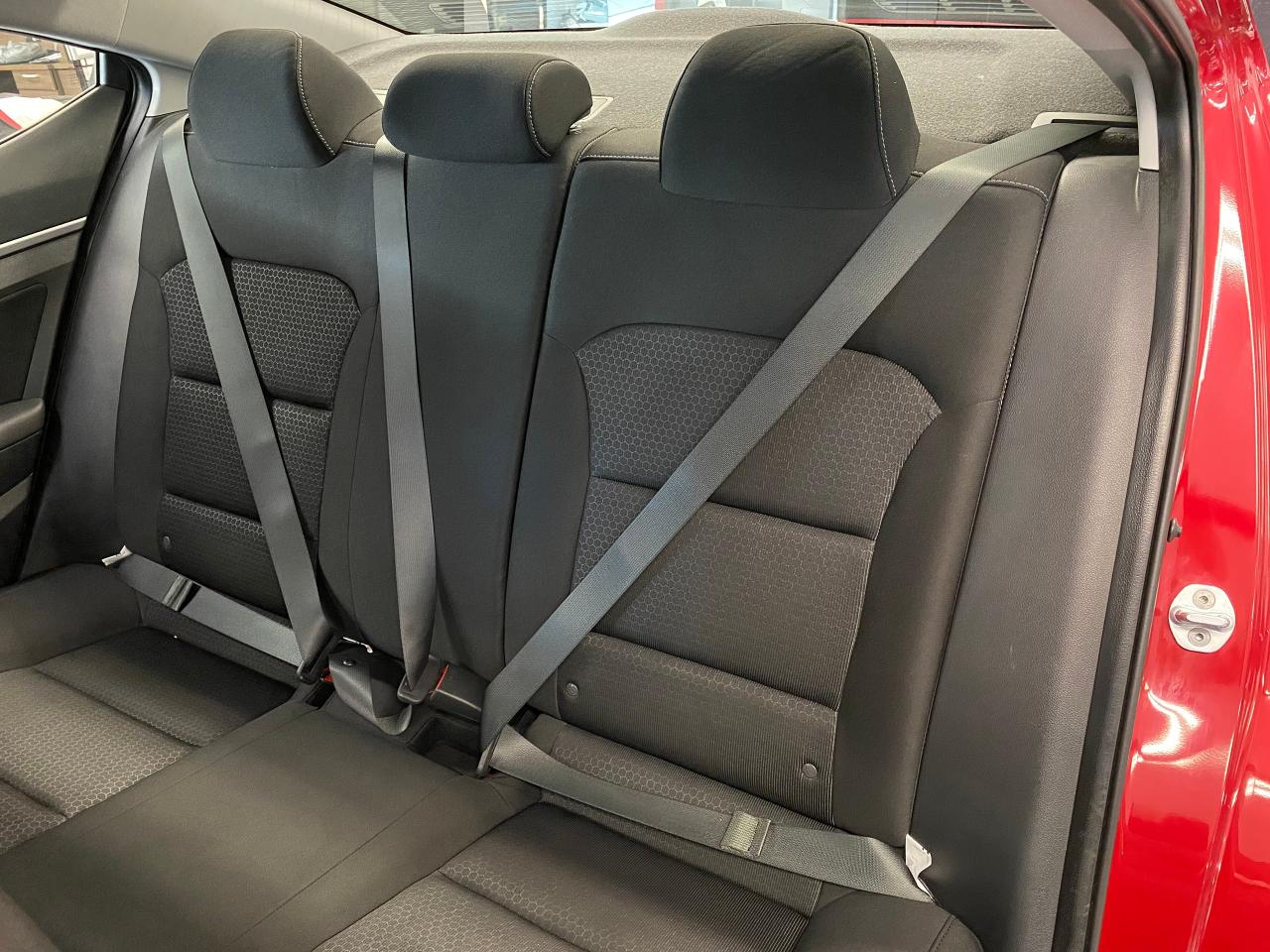 2017 Hyundai Elantra GL+ApplePlay+New Tires+A/C+Camera+Blind Spot Photo25
