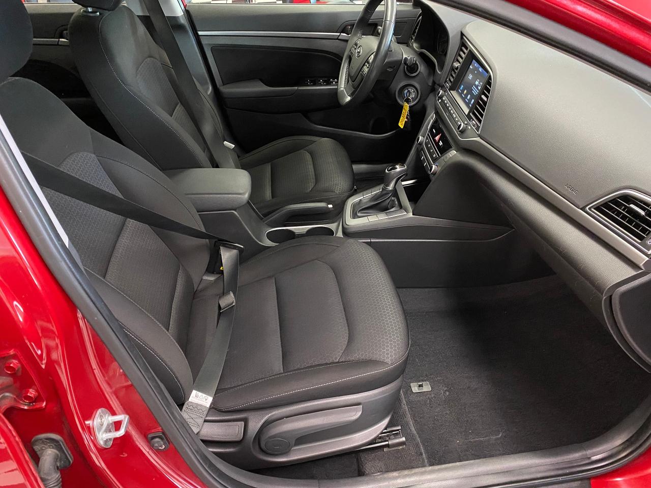2017 Hyundai Elantra GL+ApplePlay+New Tires+A/C+Camera+Blind Spot Photo22