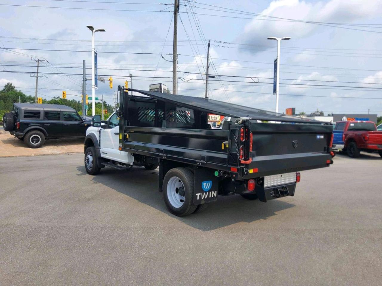 2024 Ford F-550 Super Duty DRW XL Photo3