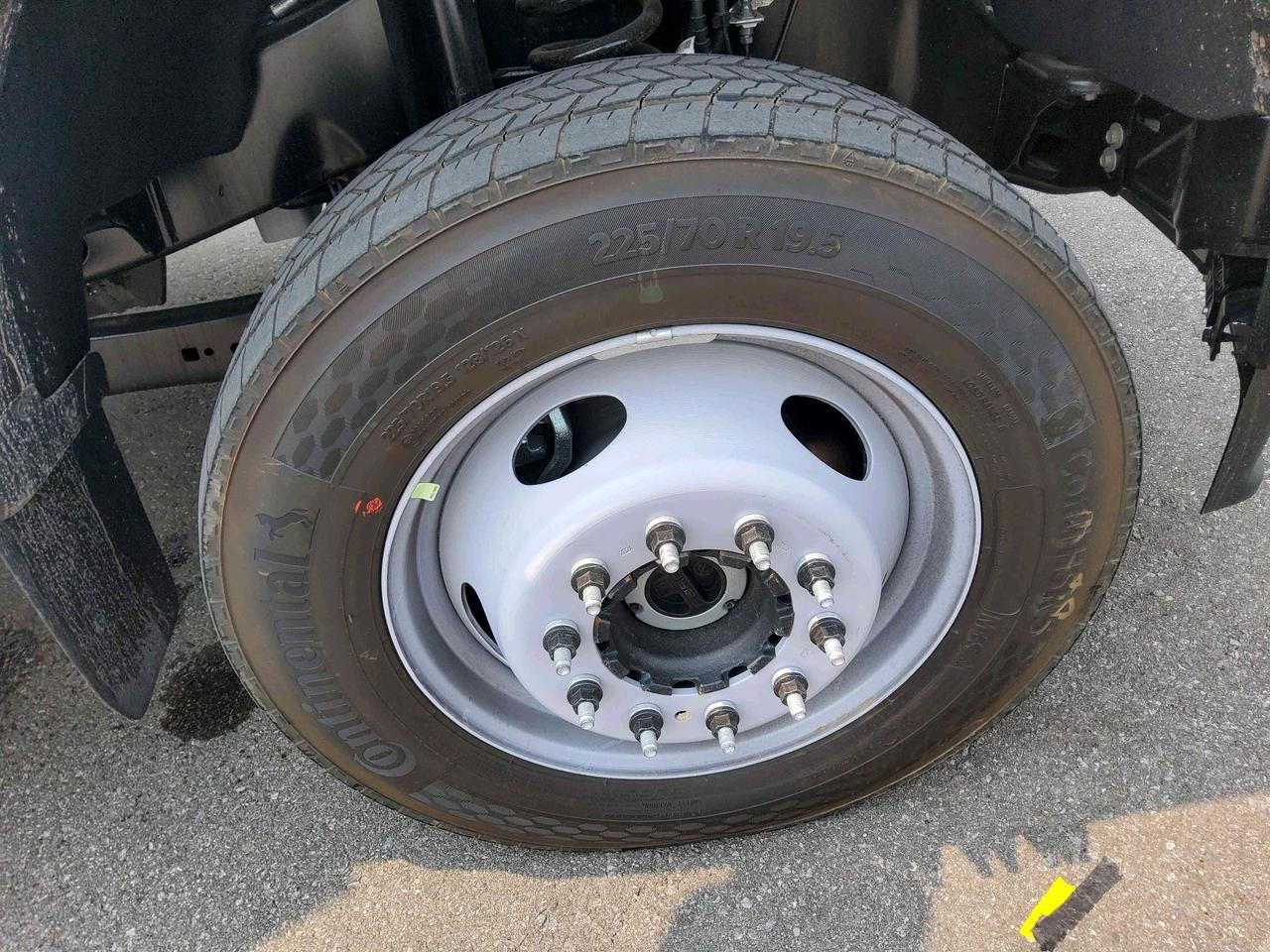 2024 Ford F-550 Super Duty DRW XL Photo