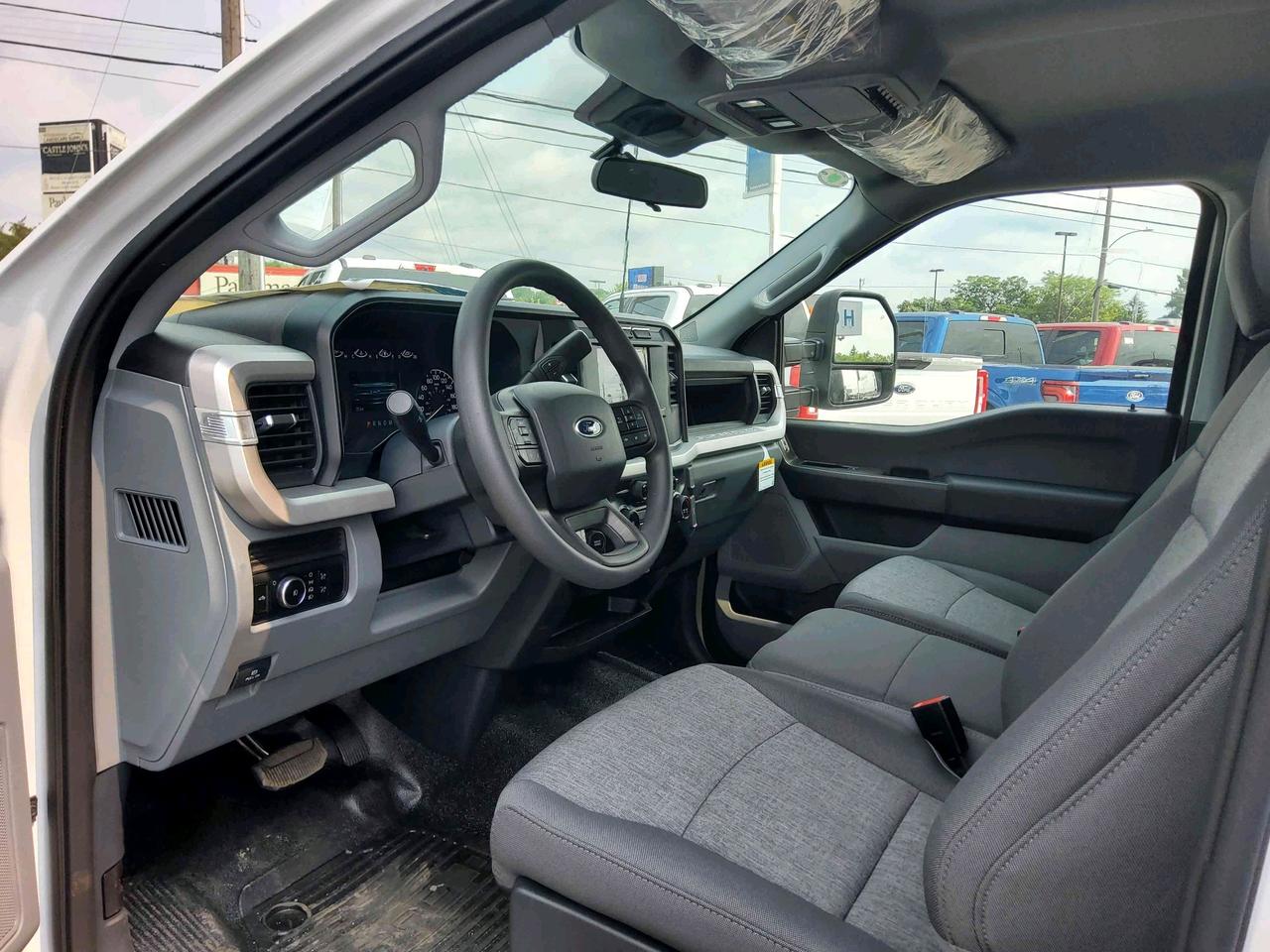 2024 Ford F-550 Super Duty DRW XL Photo