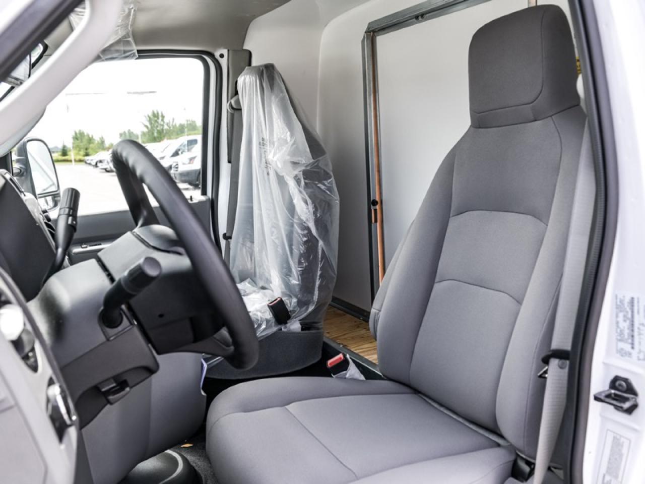 2025 Ford E-Series Cutaway  Photo