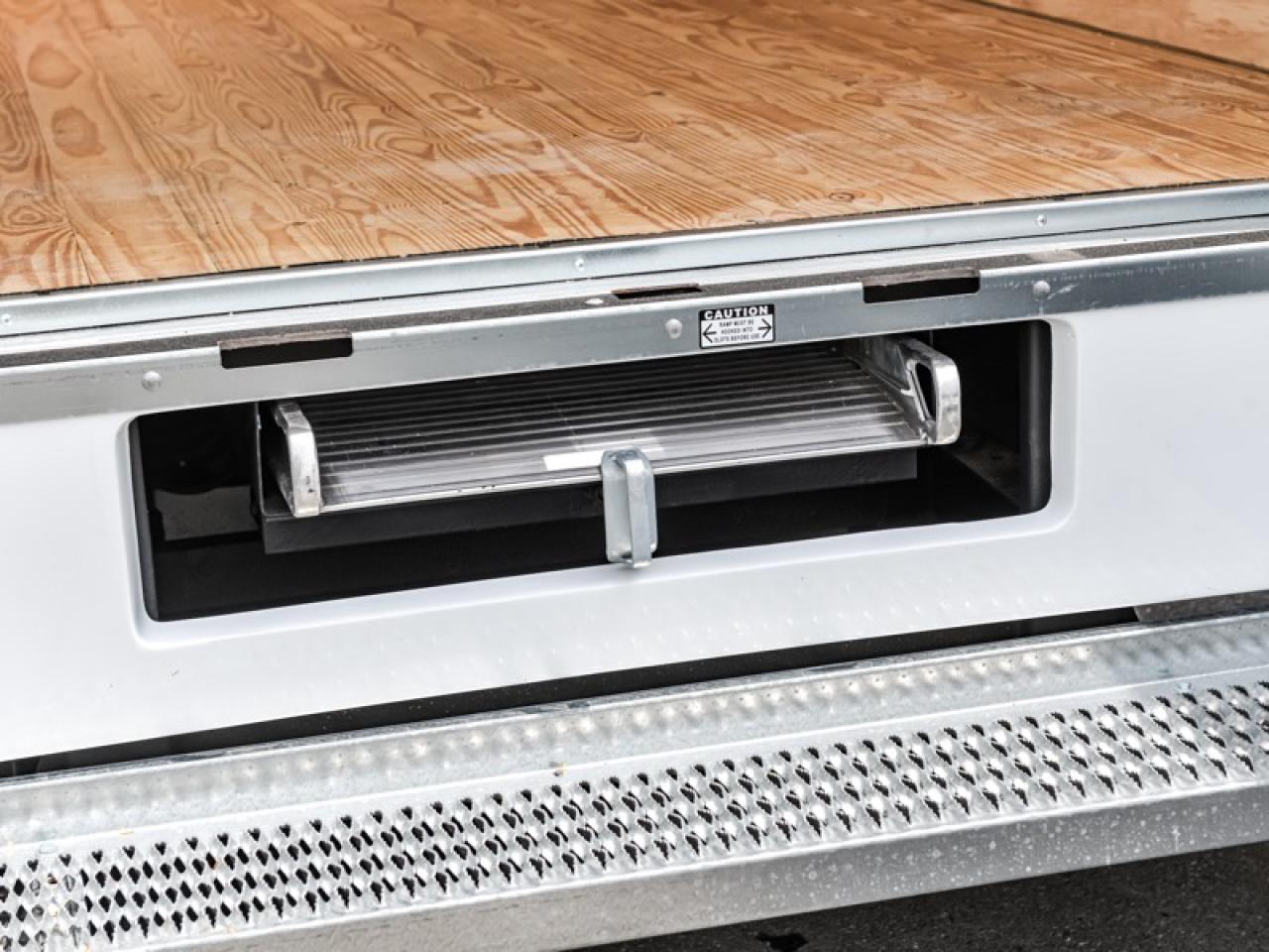 2025 Ford E-Series Cutaway  Photo