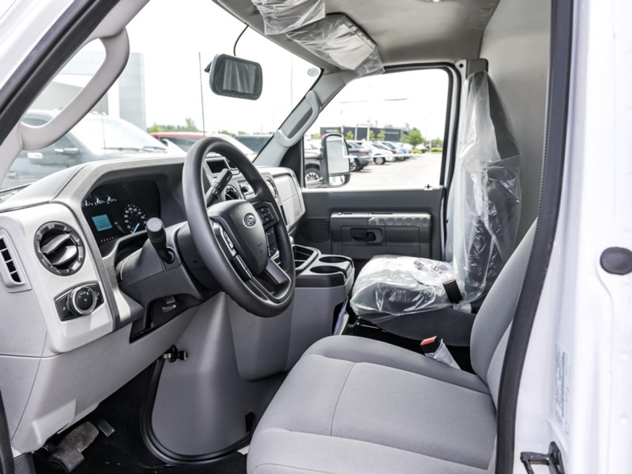 2025 Ford E-Series Cutaway  Photo