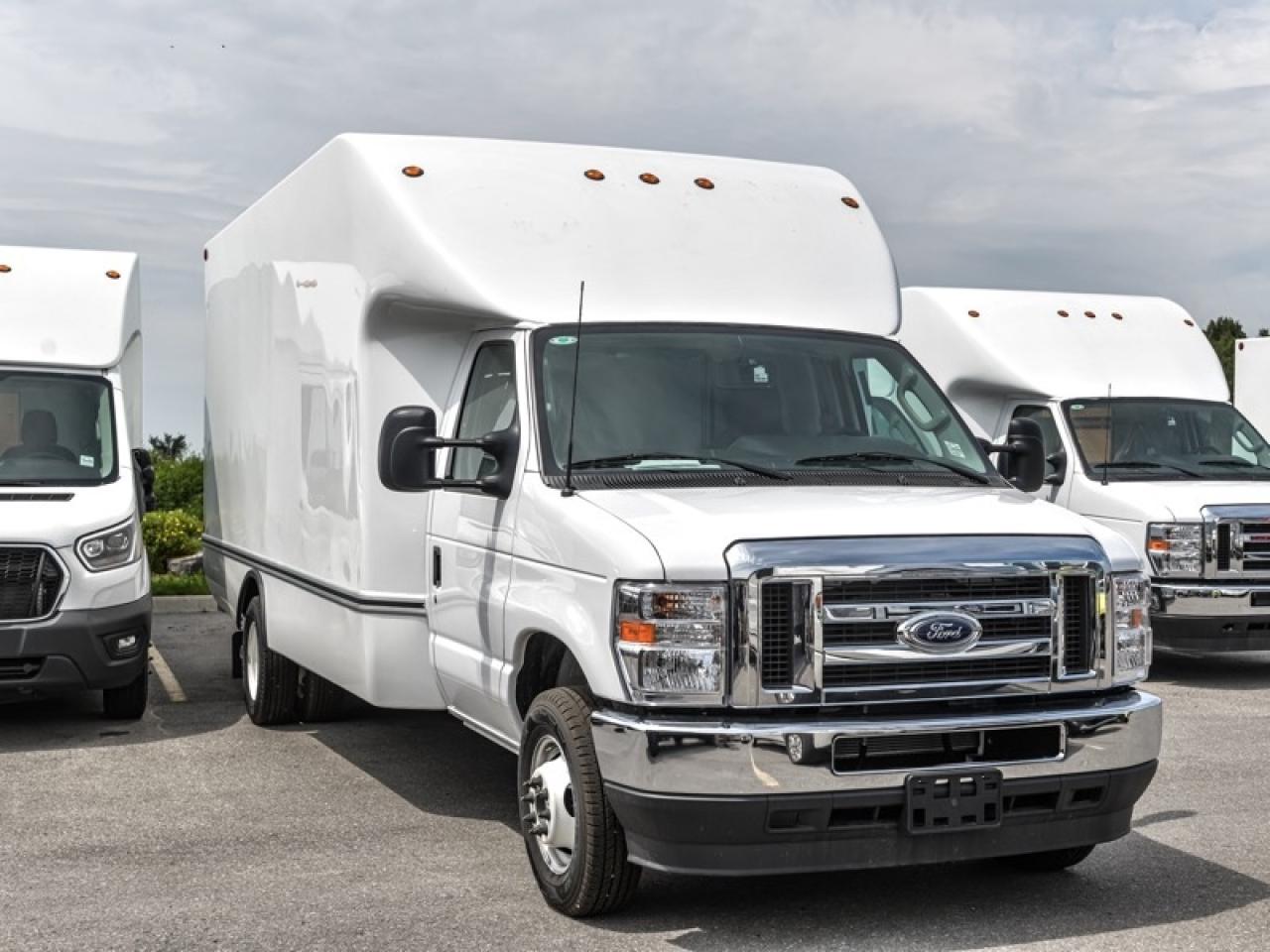 2025 Ford E-Series Cutaway  Photo0