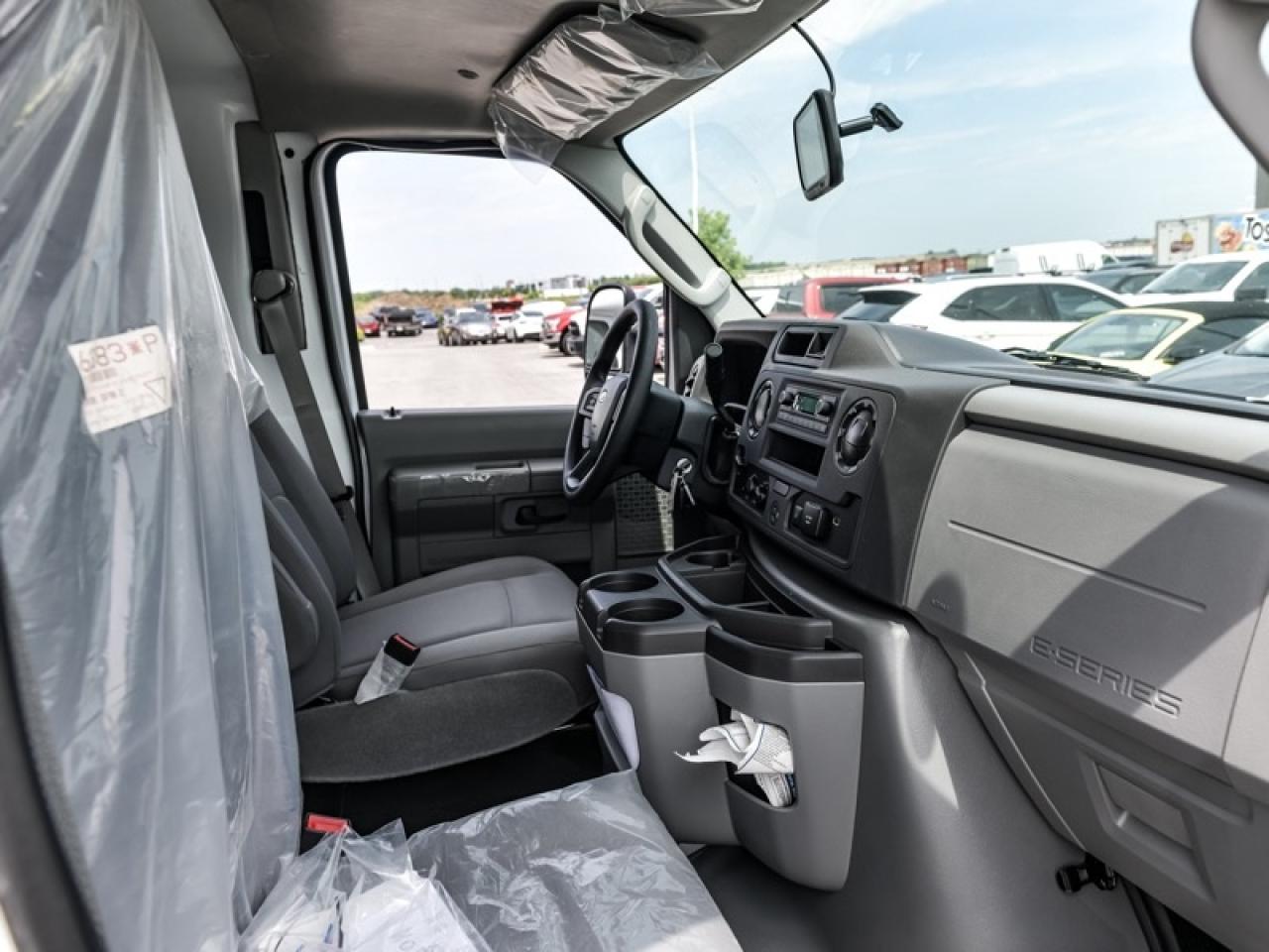 2025 Ford E-Series Cutaway  Photo