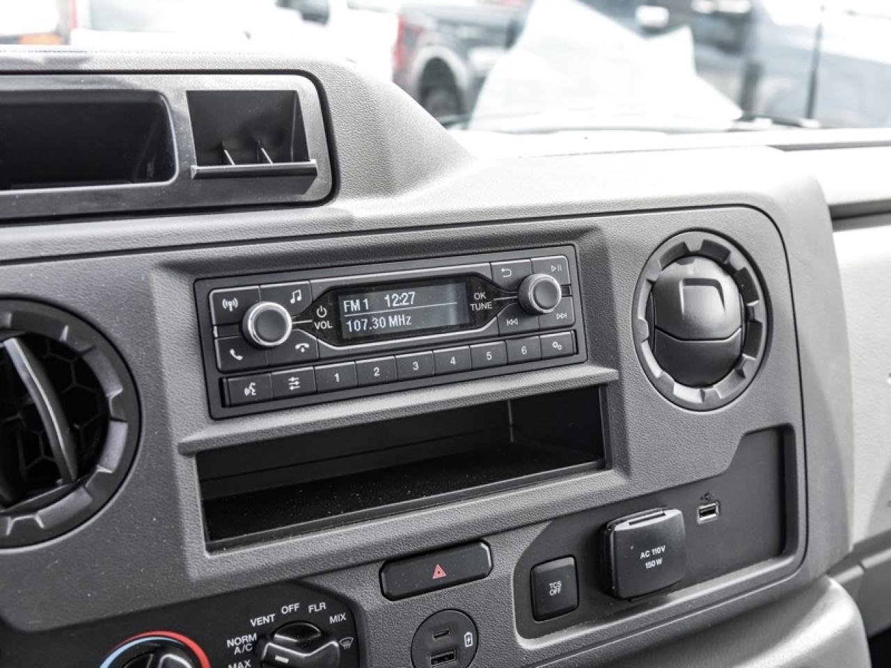 2025 Ford E-Series Cutaway  Photo