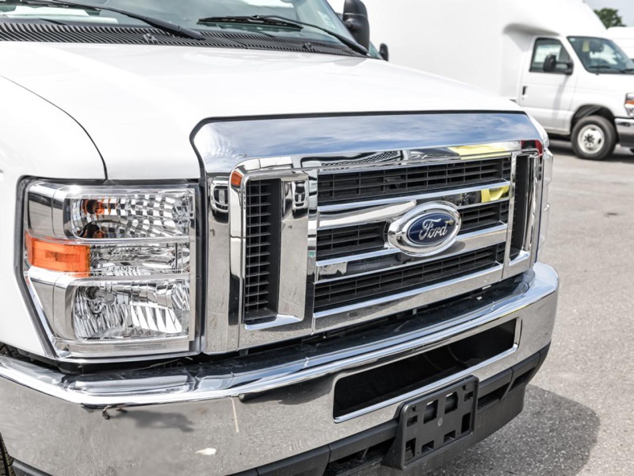 2025 Ford E-Series Cutaway  Photo4