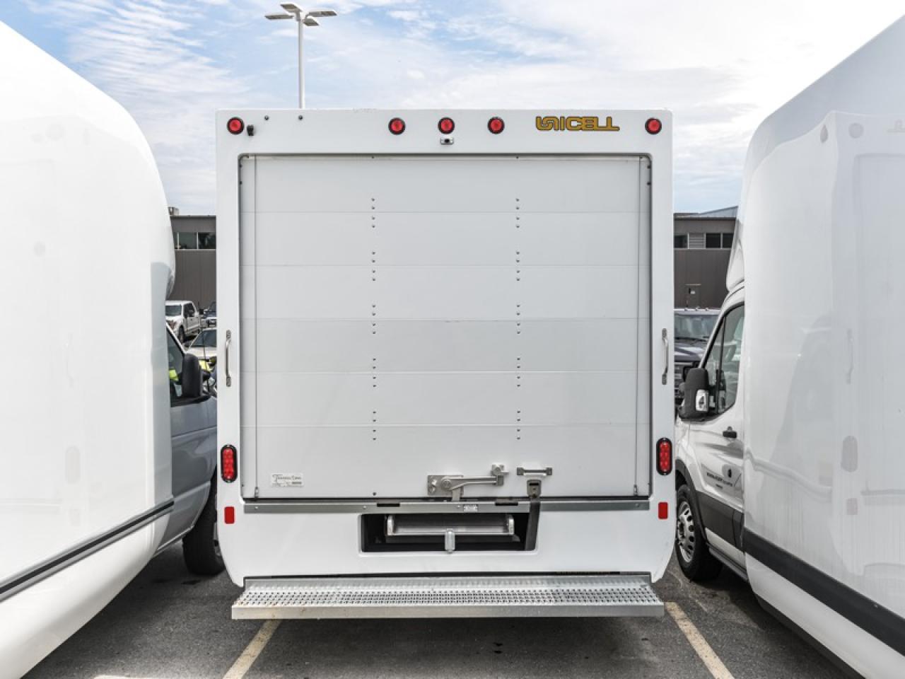 2025 Ford E-Series Cutaway  Photo3