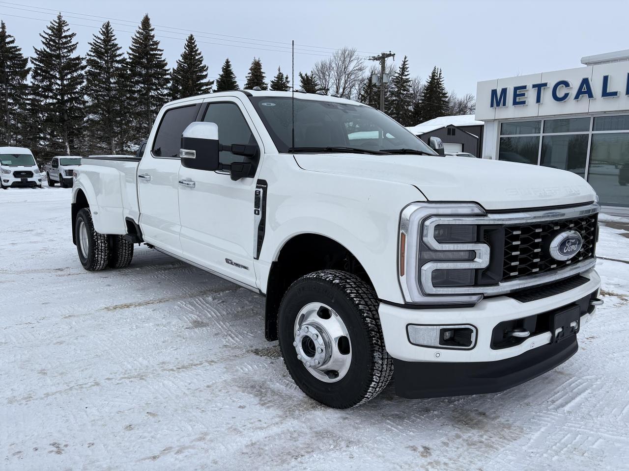 2024 Ford F-350 Super Duty DRW PLATINUM 4WD CREW CAB 8' BOX Photo4