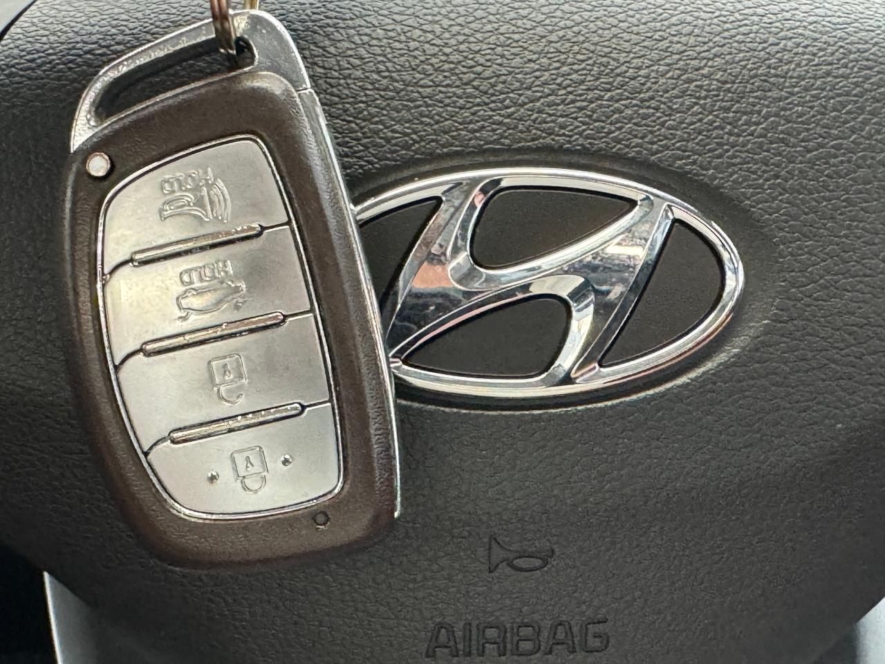 2020 Hyundai Elantra Preferred W/Sun & Safety+Lane Keep+CLEAN CARFAX - Photo #17