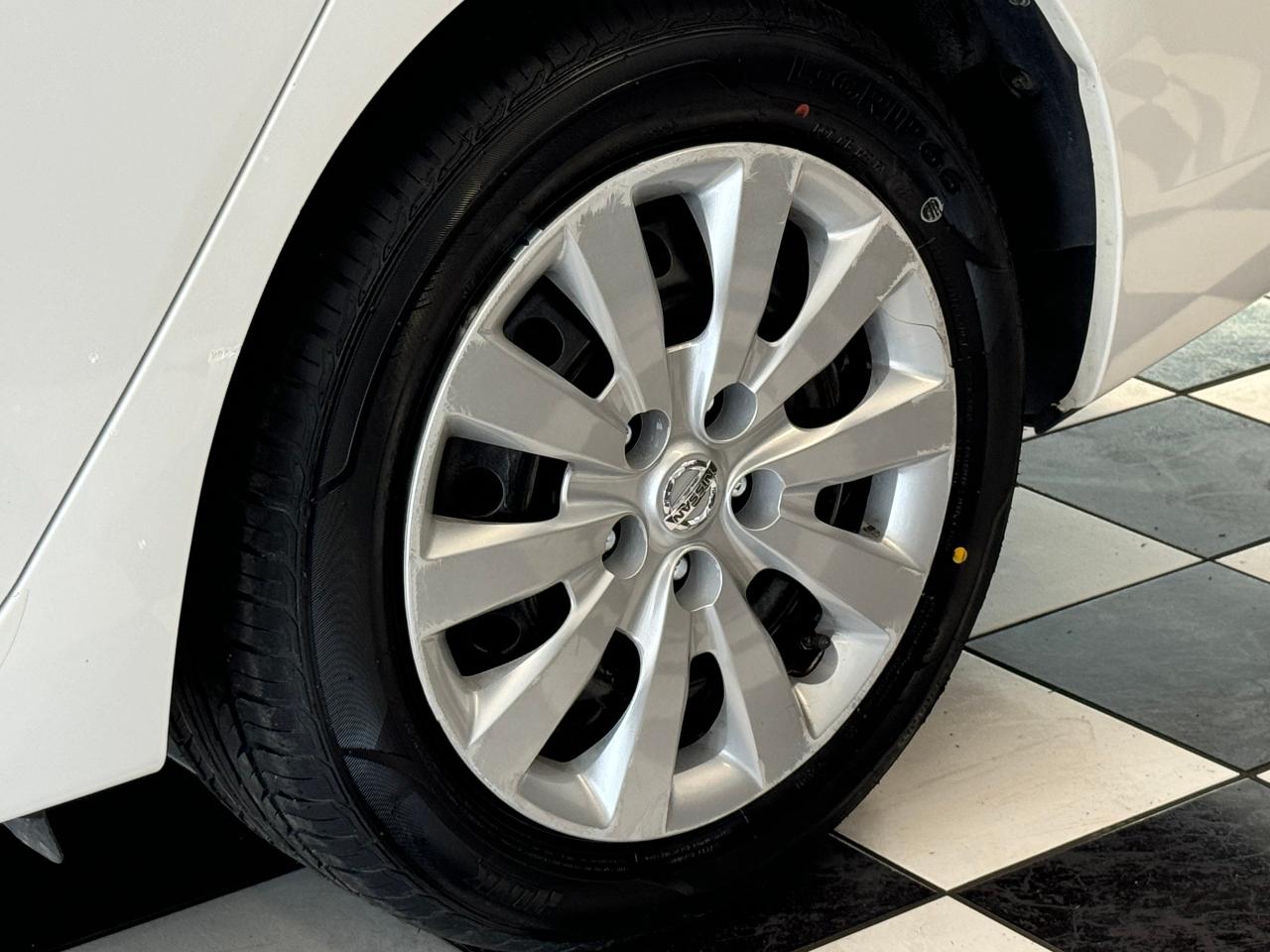 2016 Nissan Sentra S+New Tires+Brakes+A/C+Tinted+CLEAN CARFAX - Photo #45