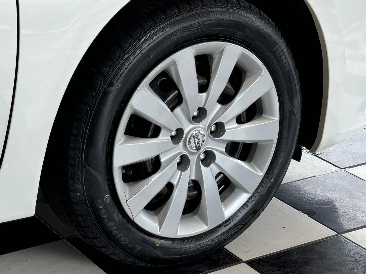2016 Nissan Sentra S+New Tires+Brakes+A/C+Tinted+CLEAN CARFAX - Photo #47