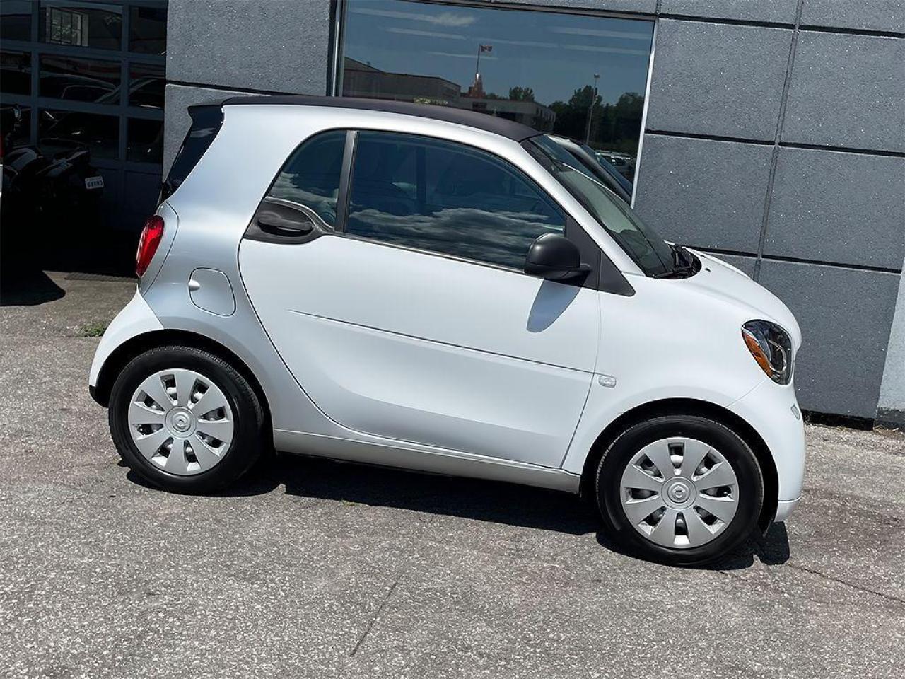 Used 2016 Smart fortwo NAVIGATION | BLUETOOTH | LEATHER | HEATED SEATS for sale in Toronto, ON