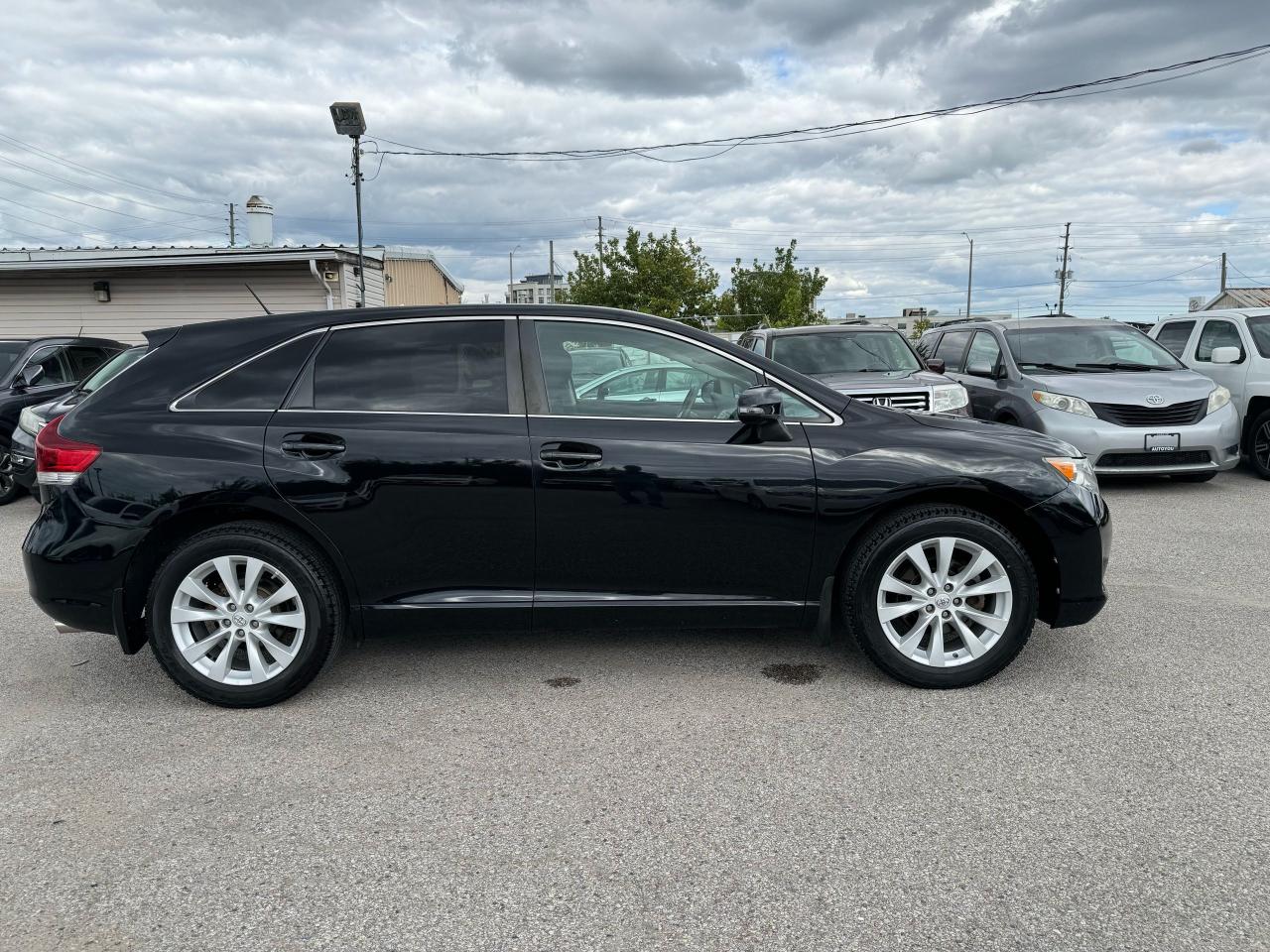 2015 Toyota Venza LE - Photo #4