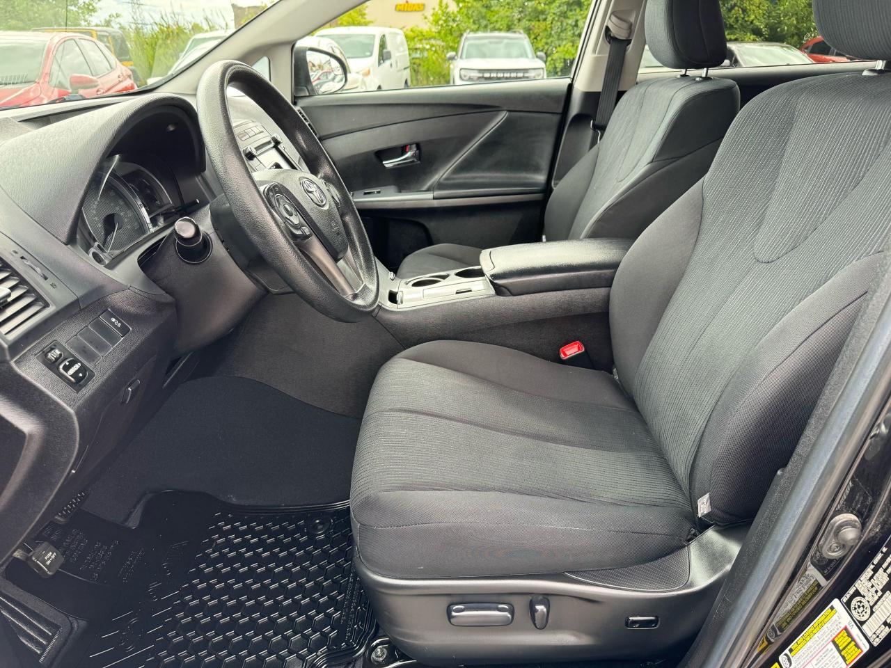 2015 Toyota Venza LE - Photo #10
