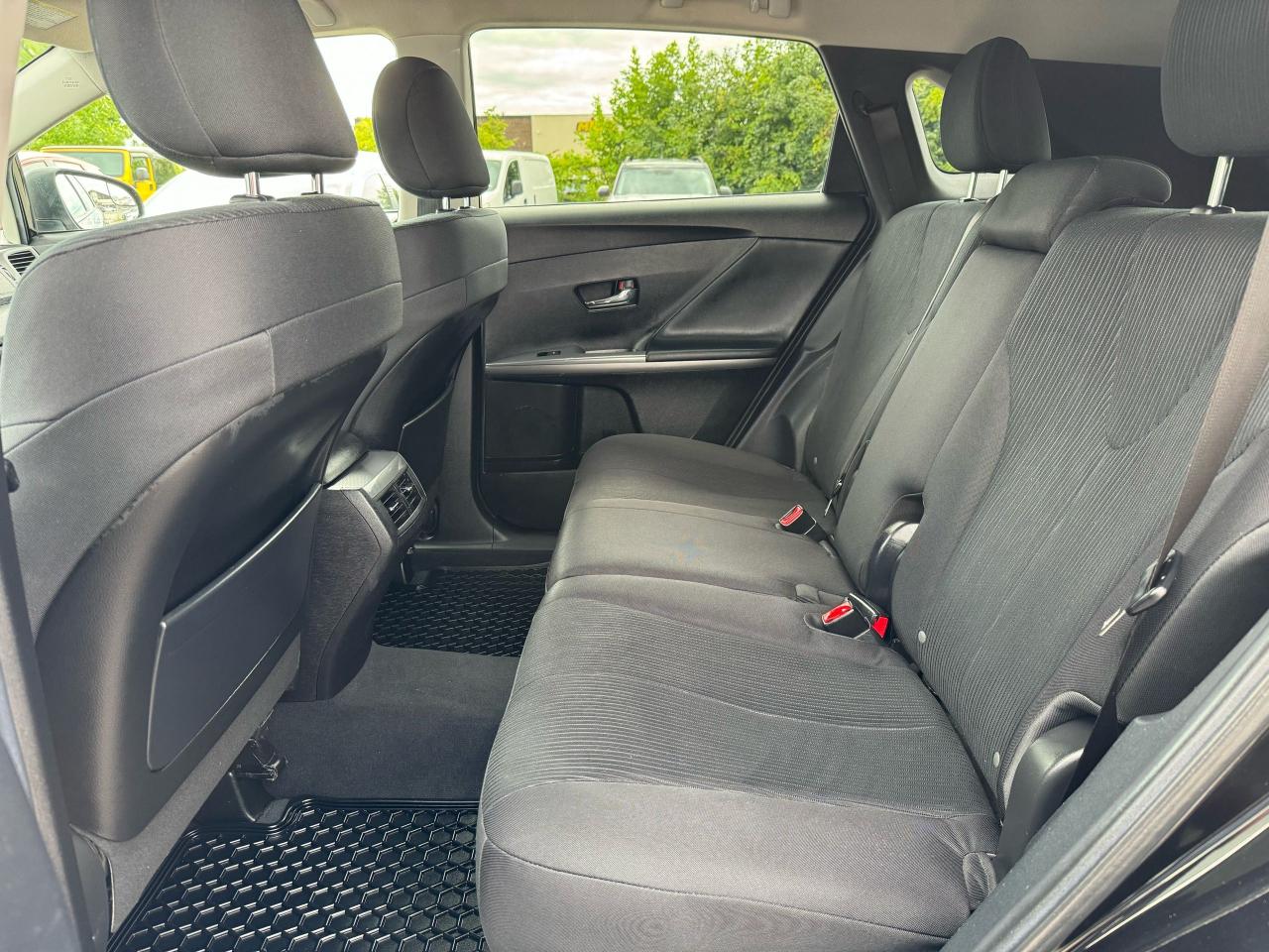 2015 Toyota Venza LE - Photo #11
